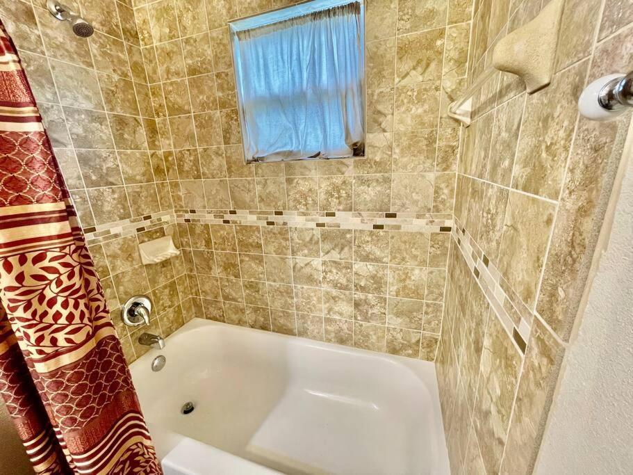 Cozy Modest Home Near Universal Studios/Volcanobay Orlando Bagian luar foto