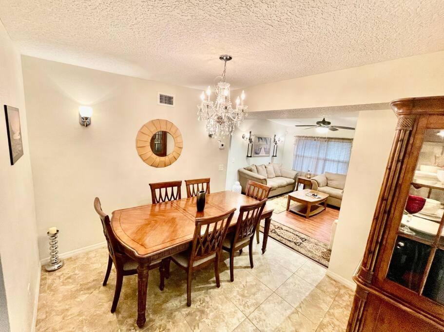 Cozy Modest Home Near Universal Studios/Volcanobay Orlando Bagian luar foto